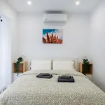 Salatan Apartments, Plaza Paris