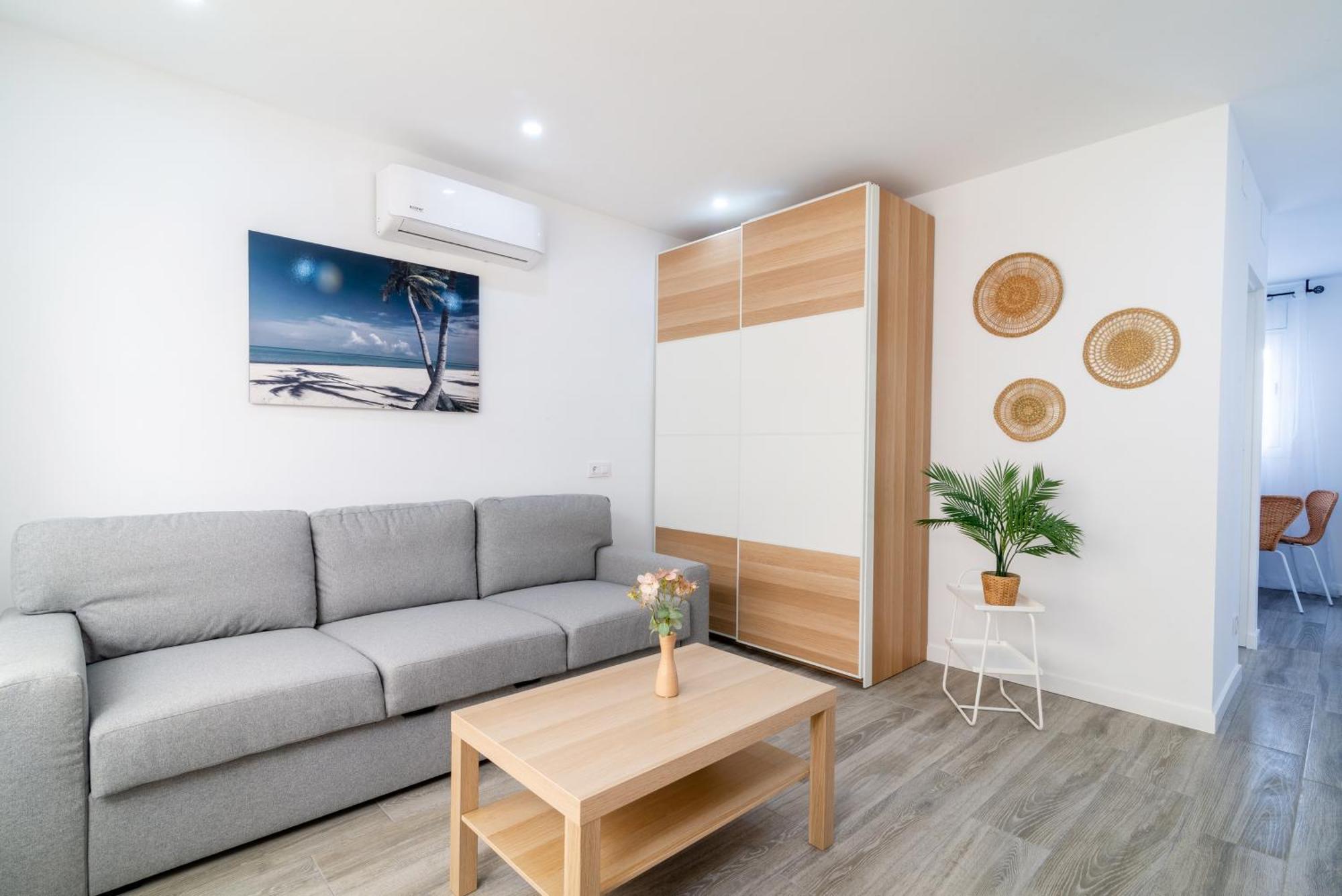 Salatan Apartments, Plaza Paris Lloret de Mar