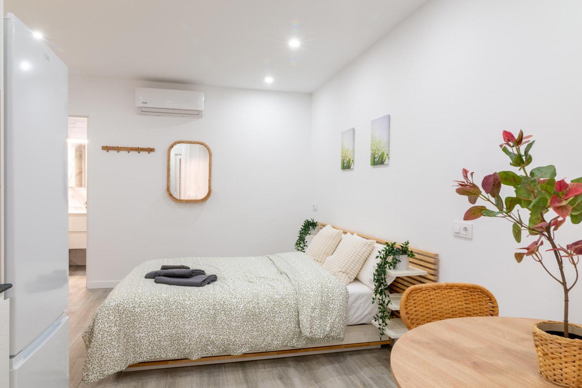 Salatan Apartments, Plaza Paris Lloret de Mar