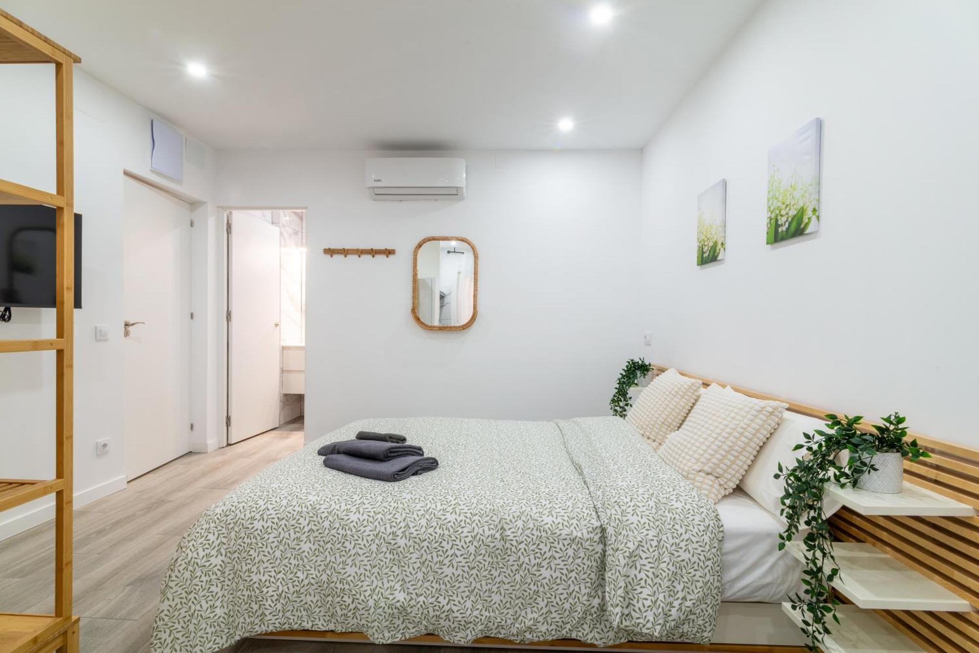 Salatan Apartments, Plaza Paris * Lloret de Mar