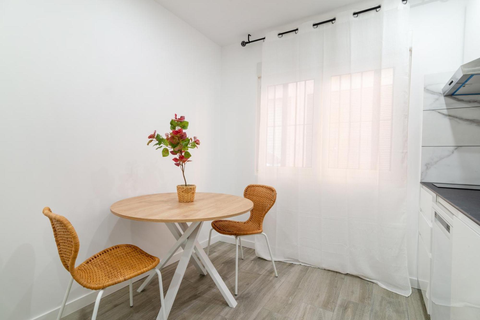 Salatan Apartments, Plaza Paris Appartement *