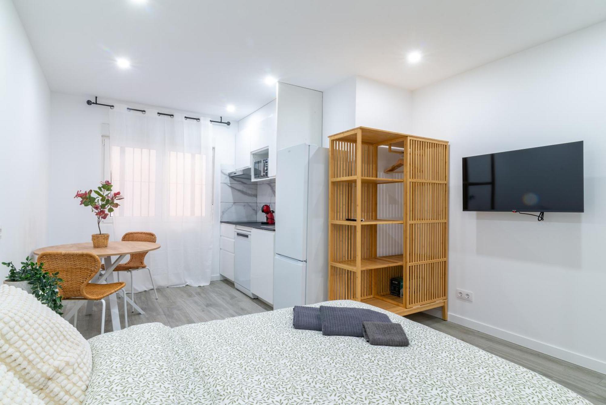 Salatan Apartments, Plaza Paris Lloret de Mar